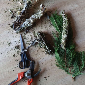 Atelier de Bâtons de fumigation avec Carole et Alexia